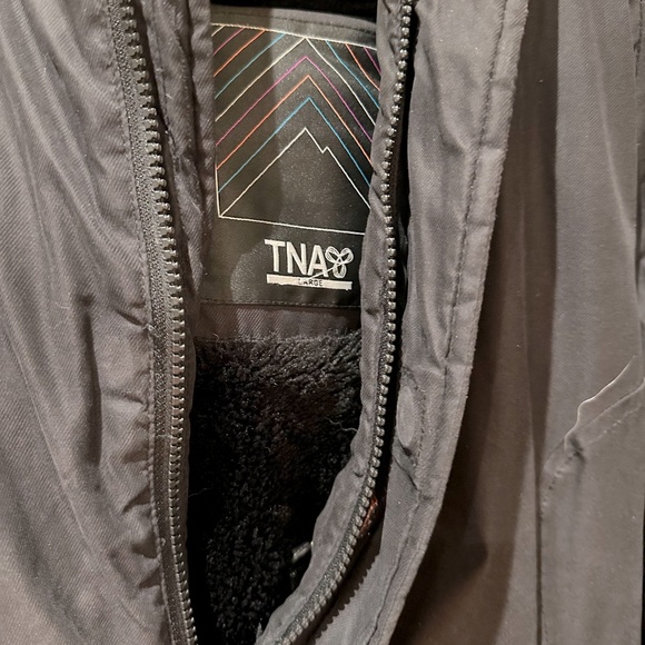 TNA Short Summit Parka by Aritzia (Large) - Picture 4 of 5